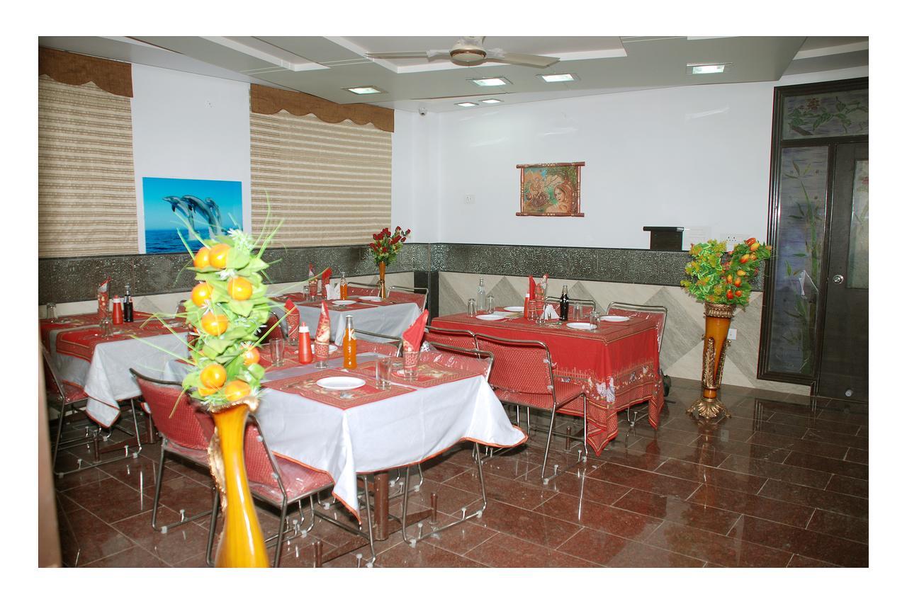Hotel Jinendra Palace Jaipur Luaran gambar