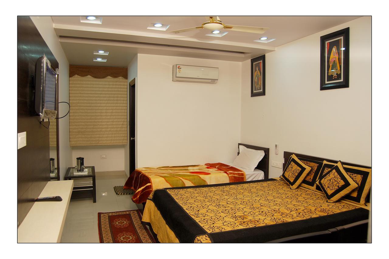 Hotel Jinendra Palace Jaipur Luaran gambar