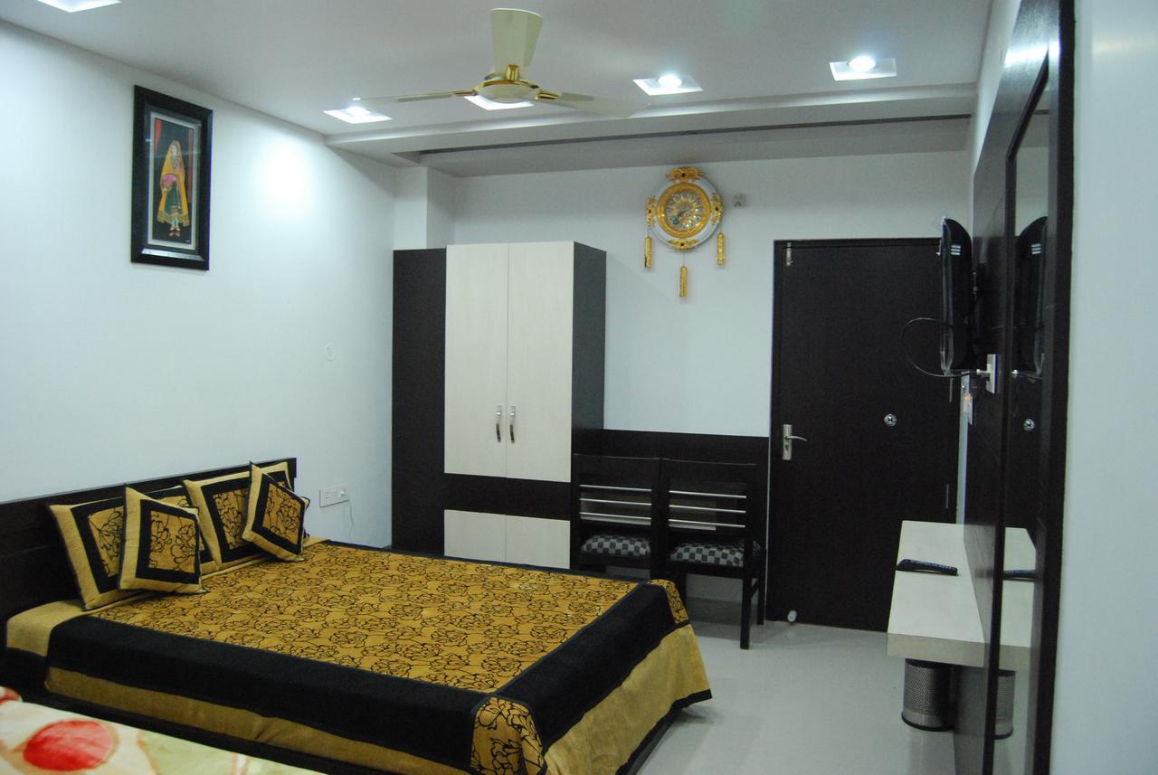 Hotel Jinendra Palace Jaipur Luaran gambar