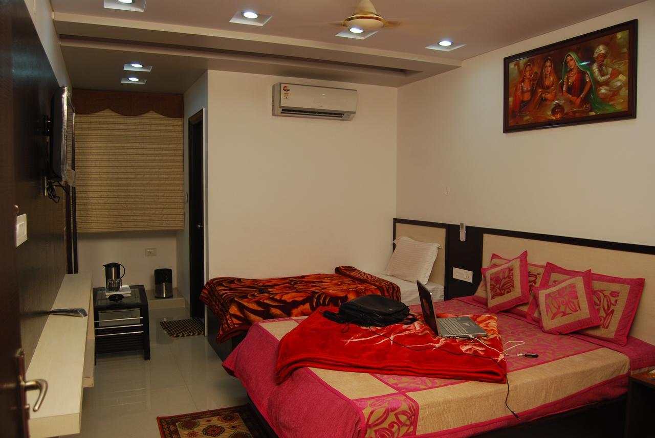 Hotel Jinendra Palace Jaipur Luaran gambar