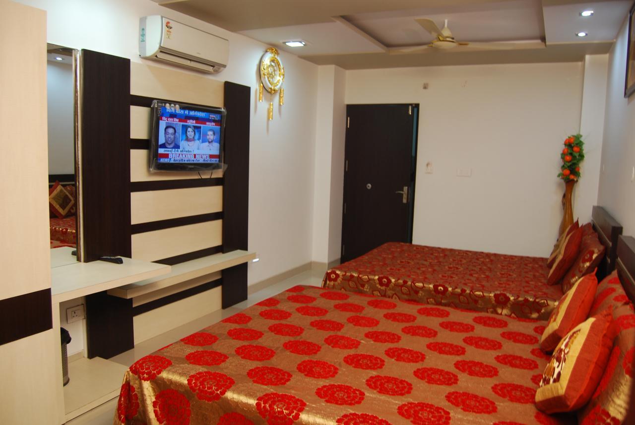 Hotel Jinendra Palace Jaipur Luaran gambar