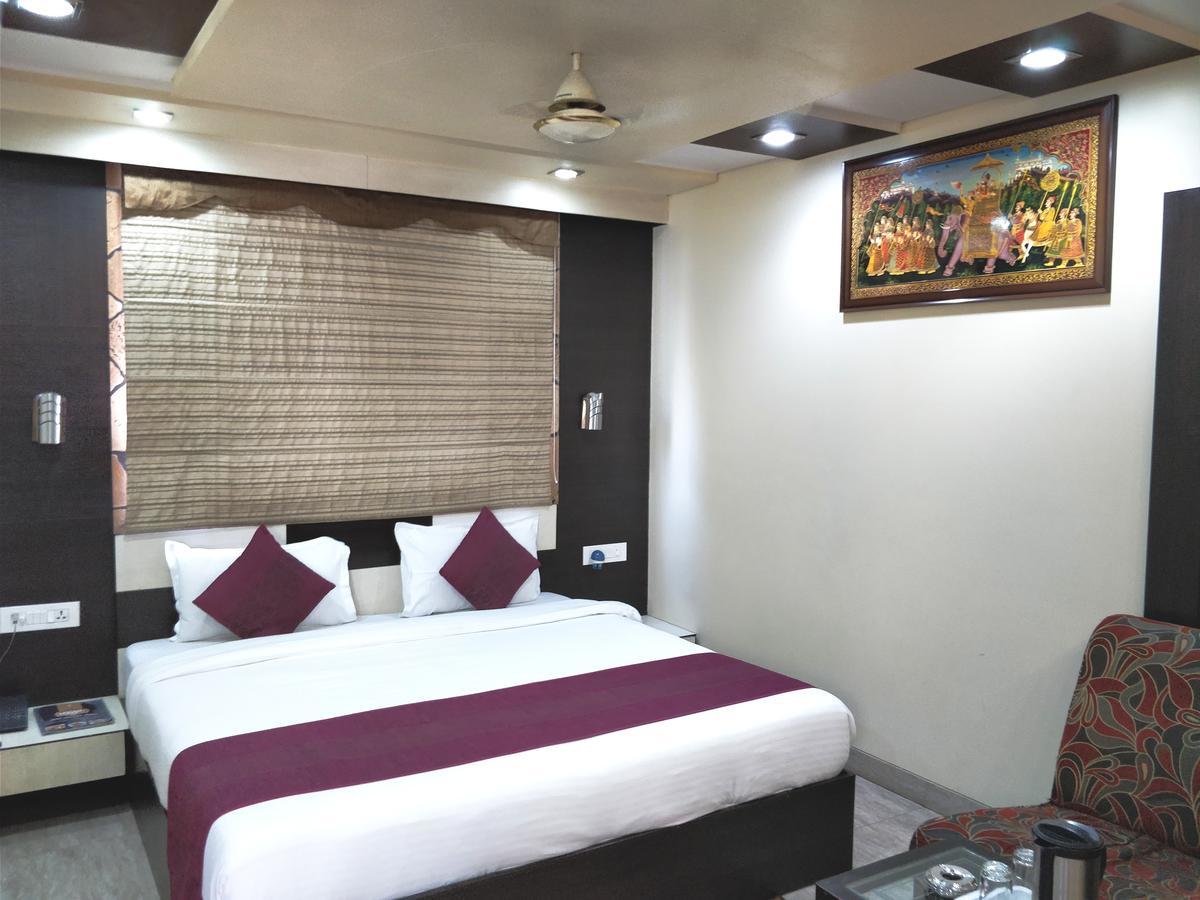 Hotel Jinendra Palace Jaipur Luaran gambar