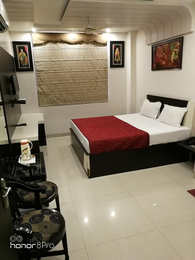 Hotel Jinendra Palace Jaipur Luaran gambar