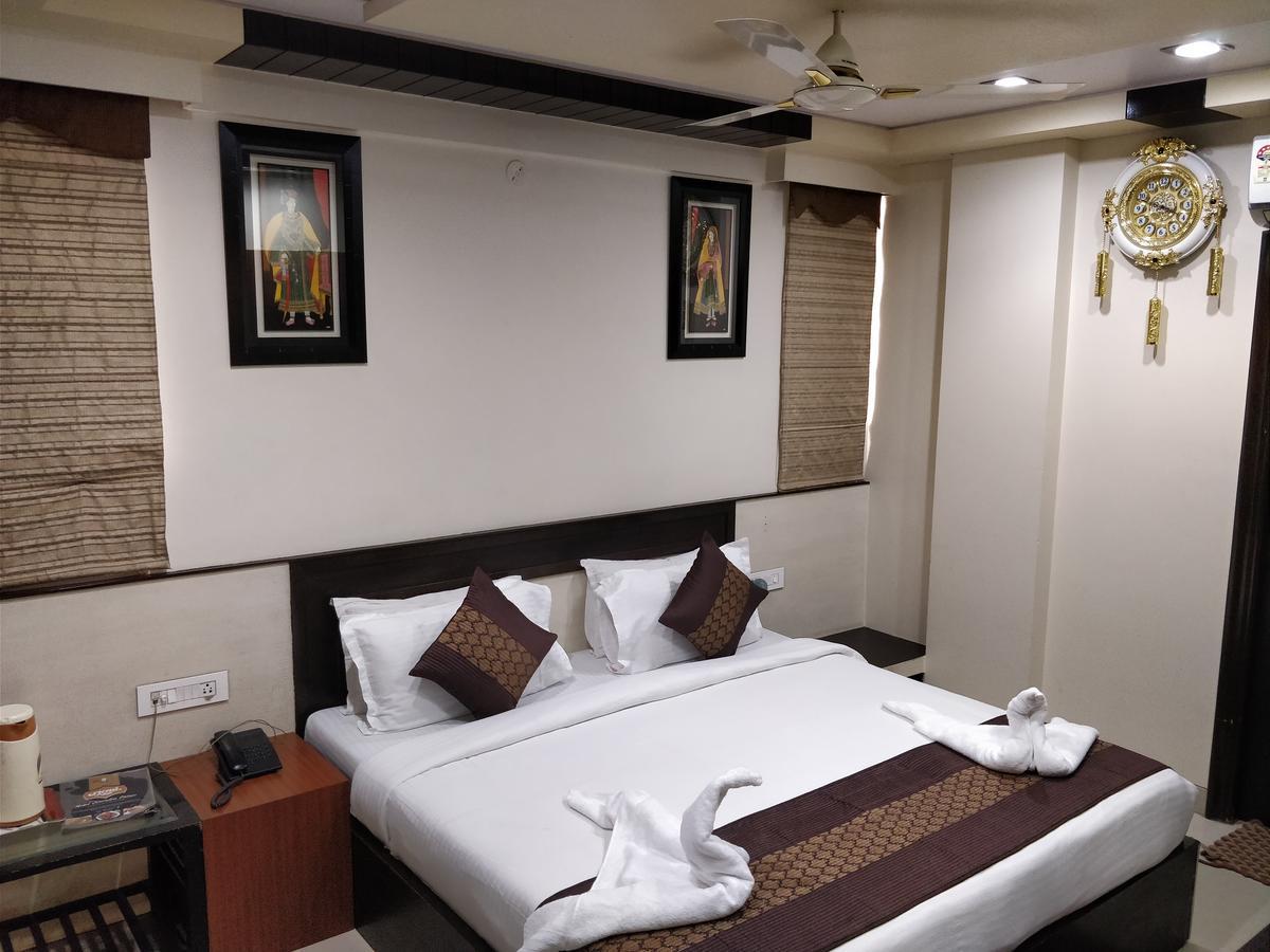 Hotel Jinendra Palace Jaipur Luaran gambar